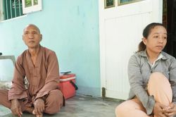 Gia đ&igrave;nh 4 trẻ bị đ&aacute;nh ở ch&ugrave;a Bầu ra Ph&uacute; Thọ, chuẩn bị thủ tục đ&oacute;n c&aacute;c em về