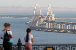 Nhiều vụ nổ g&acirc;y thương vong trong một ng&agrave;y tại b&aacute;n đảo Crimea