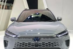 Toyota có thay đổi quan trọng với xe hybrid