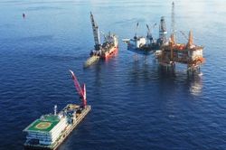 Bản lĩnh Petrovietnam: Tổng thầu vận chuyển, lắp đặt các công trình biển