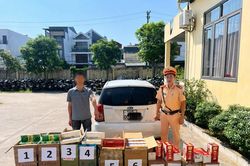 Phát hiện ô tô chở số lượng lớn thuốc lá, rượu ngoại không giấy tờ