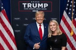Tổng thống Trump công bố lý do bà Leavitt sẽ rời vị trí Thư ký Báo chí Nhà Trắng