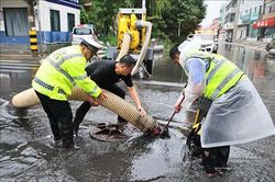 Trung Quốc sơ tán hơn 60.000 người do mưa lớn