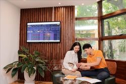 Thị trường chứng kho&aacute;n ng&agrave;y 13/8: &Aacute;p lực b&aacute;n gia tăng, VN-Index mất gần 28 điểm