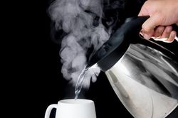 2 thói quen đun nước tưởng vô hại, số 1 'nguy hiểm' hơn bạn nghĩ, nhiều nhà vẫn mắc mà không hay