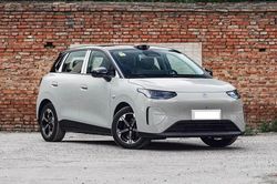 Xe điện dài 4,2 mét, trang bị cảm biến LiDAR, giá gần 250 triệu đồng