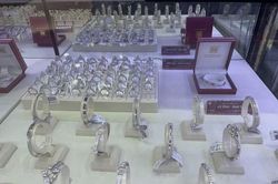 Giá bạc hôm nay 13/8: Bạc Phú Quý, DOJI, Ancarat đồng loạt lao dốc