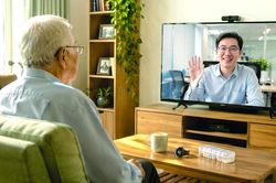 Công nghệ giúp con cái chăm sóc bố mẹ từ xa