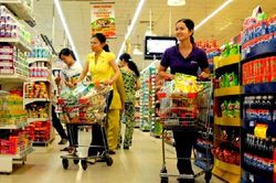 Tiêu dùng nội địa lập kỷ lục, nhưng sức mua thực 'đi chậm'