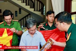 Nước mắt ngày các anh trở về