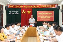 Chủ tịch UBND tỉnh Tô Anh Dũng làm việc với Sở Xây dựng