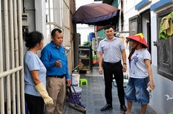 Chủ tịch UBND tỉnh Bắc Ninh khen thưởng 1 tập thể, 3 cá nhân tiên phong giải tỏa phía sau hai dãy nhà ở phường Nếnh