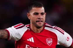 Bruno Guimaraes ra mắt Arsenal ấn tượng trong trận hòa Como 1-1 trước thềm mùa giải mới