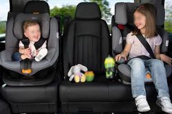 Từ ngày 15-8, phạt cảnh cáo ô tô chở trẻ em không có thiết bị an toàn