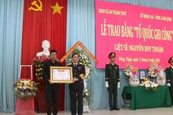 Trao Bằng 'Tổ quốc ghi công' cho thân nhân liệt sĩ Nguyễn Duy Thuận