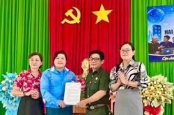Phường Quy Nhơn Nam ra mắt mô hình “Hai thế hệ đồng hành chuyển đổi số”