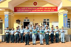 Trung đoàn 920 tổ chức ban bay đơn cho học viên phi công quân sự