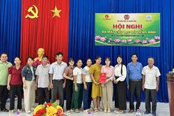 Hội N&ocirc;ng d&acirc;n x&atilde; Kh&aacute;nh Vĩnh ra mắt c&acirc;u lạc bộ tiếng Anh