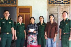 Hội Phụ nữ Bộ đội Biên phòng tỉnh Khánh Hòa thăm, tặng quà nữ sinh nghèo vượt khó