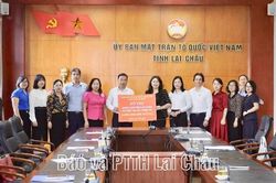Ủy ban MTTQ Việt Nam th&agrave;nh phố Đ&agrave; Nẵng trao 2 tỷ đồng hỗ trợ Lai Ch&acirc;u khắc phục hậu quả thi&ecirc;n tai