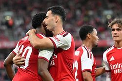 David Raya xuất sắc rực sáng giúp Arsenal đánh bại Como trên chấm luân lưu kịch tính tại Emirates