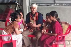 Hạt nhân đoàn kết ở bản làng