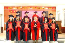 Bế giảng và trao bằng tốt nghiệp hệ Cao đẳng cho 94 sinh viên