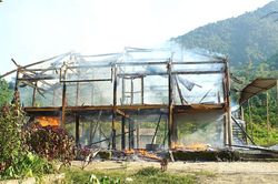 Kịp thời hỗ trợ gia đình có nhà bị cháy tại thôn Yên Ngoan, xã Tiên Yên
