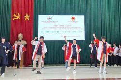Thanh thiếu ni&ecirc;n Nhật Bản giao lưu văn h&oacute;a tại x&atilde; Ph&uacute; Đ&igrave;nh