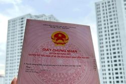 Bất động sản 13/8: Chậm cấp sổ đỏ sau bàn giao nhà, chế tài nào để bảo vệ người mua?