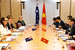 Việt Nam xuất khẩu dầu thô, nhập khẩu than, LNG từ Australia