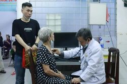 TP.HCM: Đề xuất kh&aacute;m sức khỏe miễn ph&iacute; cho người thực tế cư ngụ, l&agrave;m việc tr&ecirc;n địa b&agrave;n