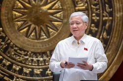 Phó Chủ tịch Thường trực Quốc hội Đỗ Văn Chiến làm việc với Văn phòng Quốc hội