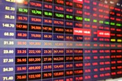 Lực bán bất ngờ áp đảo, VN-Index mất hơn 27 điểm