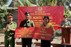 Công an Khánh Hòa xây 'Ngôi nhà 19/8' tặng Tổ phó Tổ An ninh trật tự