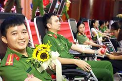 C&ocirc;ng an L&agrave;o Cai tổ chức hiến m&aacute;u nh&acirc;n đạo 'Giọt m&aacute;u nghĩa t&igrave;nh'