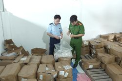 H&agrave; Nội siết chặt quản l&yacute; h&agrave;ng giả tr&ecirc;n m&ocirc;i trường số