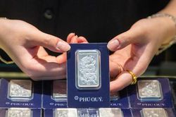Giá bạc ngày 13/8: Bạc thế giới vượt 65 USD/ounce, bạc trong nước giảm nhẹ