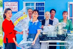 Xã Phan Ngọc Hiển bàn giao Nhà tình thương cho hội viên phụ nữ khó khăn