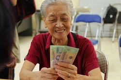 Đóng đủ BHXH 24 năm, nghỉ hưu năm 2026, lương hưu mỗi tháng nhận được bao nhiêu?