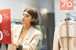 'Mua 2 tặng 1' tưởng hời nhưng nhiều người đang mắc bẫy: Càng ham càng dễ tốn tiền