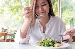 Ăn sáng đúng cách để giảm cân: 3 thay đổi đơn giản giúp kiểm soát cân nặng