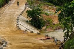 Thi thể nam thanh niên có dấu hiệu bất thường được phát hiện bên ngầm tràn ở Quảng Trị