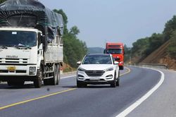 Tài xế ô tô cần biết: Có 2 trường hợp vượt phải hợp pháp, tránh mất tiền oan