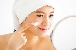 Da sần sùi, kém mịn? 5 thay đổi nhỏ trong chu trình chăm sóc có thể giúp cải thiện