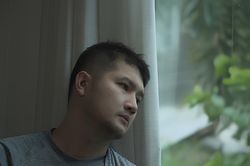 Uất ức khi bố mẹ chia tài sản bằng nhau dù anh trai phá của, mê cờ bạc