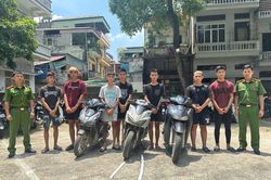 Khởi tố 7 thanh ni&ecirc;n cầm kiếm ra đường ch&eacute;m người v&ocirc; cớ ở H&agrave; Nội