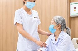 Người phụ nữ 67 tuổi mắc bệnh tiểu đường nguy kịch vì sai lầm khi tiêm insulin