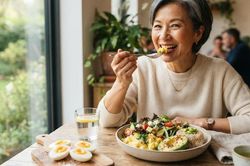 Sau tuổi 60 nên ăn mấy quả trứng mỗi tuần để tăng protein và kiểm soát mỡ máu?