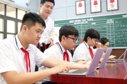 Tránh biến hiệu trưởng thành 'nút cổ chai' sau sáp nhập trường học